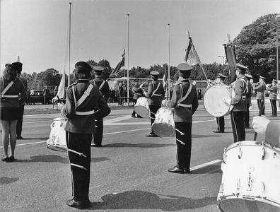 842623 Afbeelding van de feestelijke opening van de Biltse Rading, een vier kilometer lang nieuw traject tussen De Bilt ...